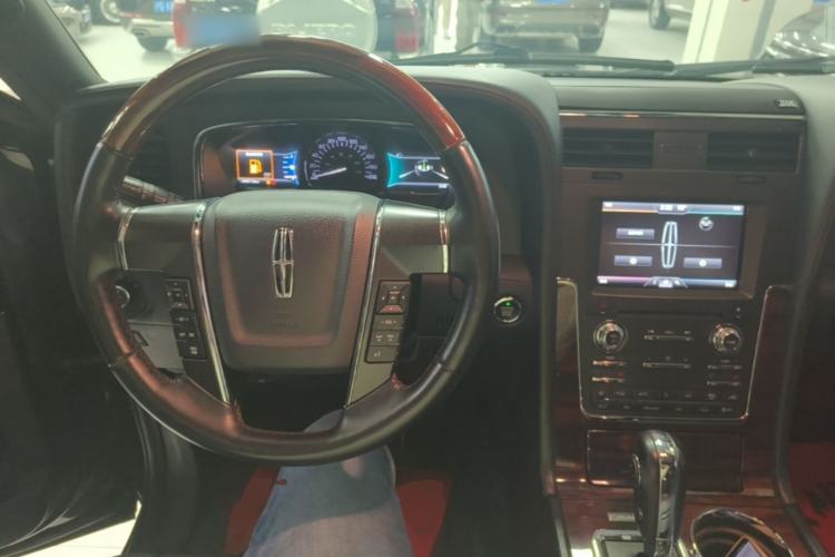 Used Lincoln Navigator 2016 3.5T AWD Center Console