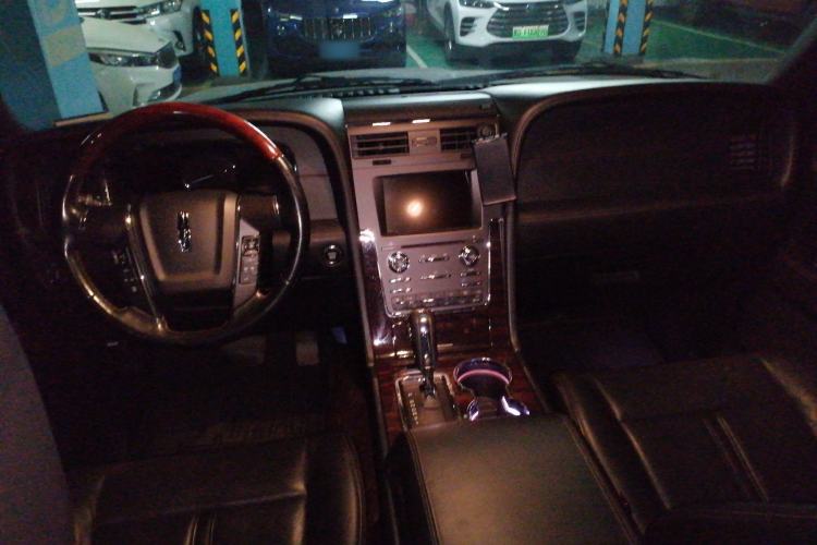 Used Lincoln Navigator 2016 3.5T AWD Center Console