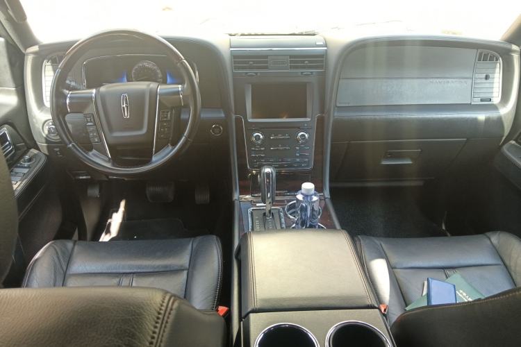Used Lincoln Navigator 2016 3.5T AWD Center Console