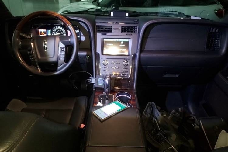 Used Lincoln Navigator 2016 3.5T AWD Center Console