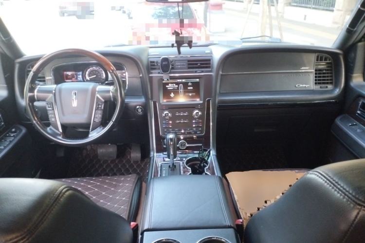 Used Lincoln Navigator 2016 3.5T AWD Center Console