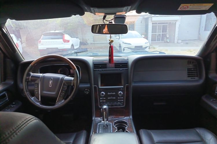 Used Lincoln Navigator 2016 3.5T AWD Center Console