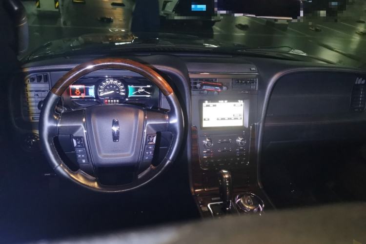Used Lincoln Navigator 2016 3.5T AWD Center Console