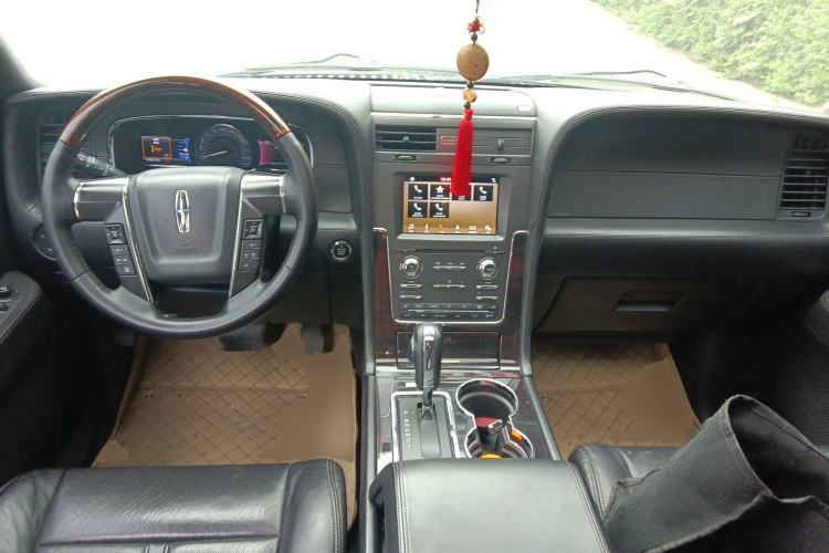 Used Lincoln Navigator 2016 3.5T AWD Center Console
