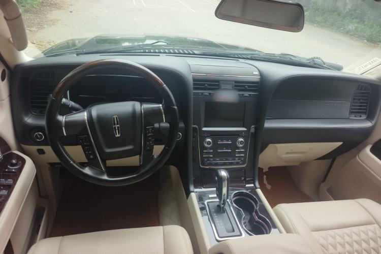 Used Lincoln Navigator  Center Console