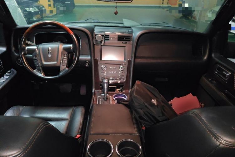 Used Lincoln Navigator 2016 3.5T AWD Center Console