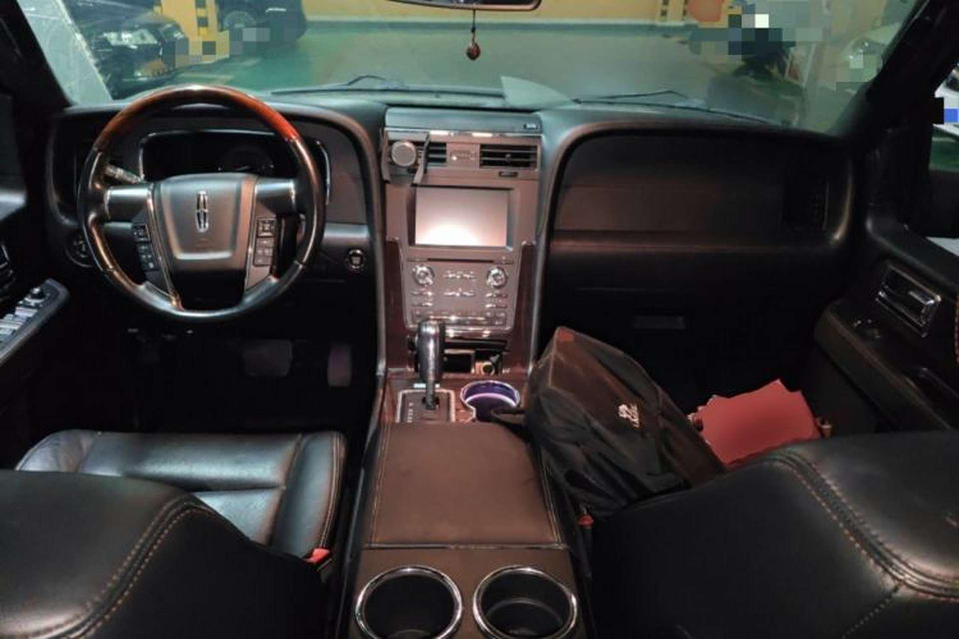 Used Lincoln Navigator 2016 3.5T AWD Center Console