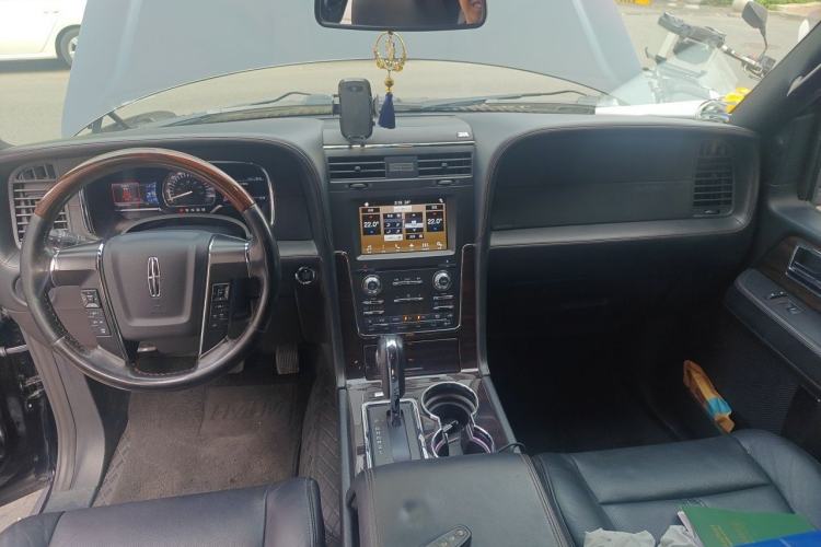Used Lincoln Navigator 2016 3.5T AWD Center Console