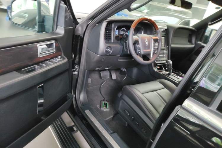 Used Lincoln Navigator 2016 3.5T AWD Driver Seat