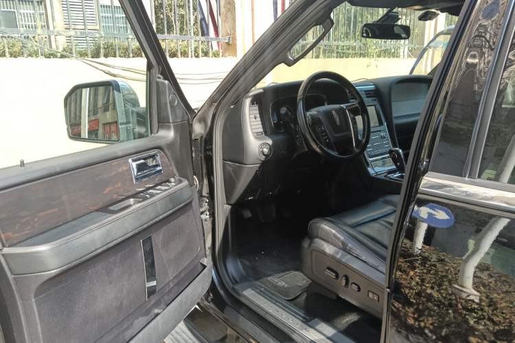 Used Lincoln Navigator 2016 3.5T AWD Driver Seat