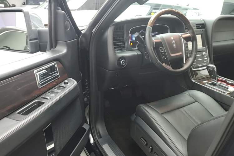 Used Lincoln Navigator 2016 3.5T AWD Driver Seat