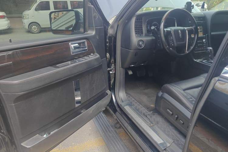 Used Lincoln Navigator 2016 3.5T AWD Driver Seat