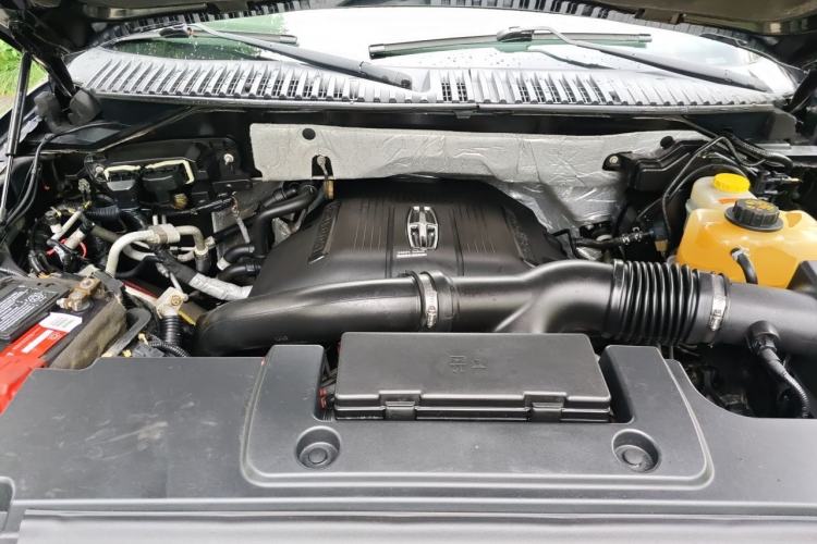 Used Lincoln Navigator 2016 3.5T Diplomat U.S. Specification Engine Bay