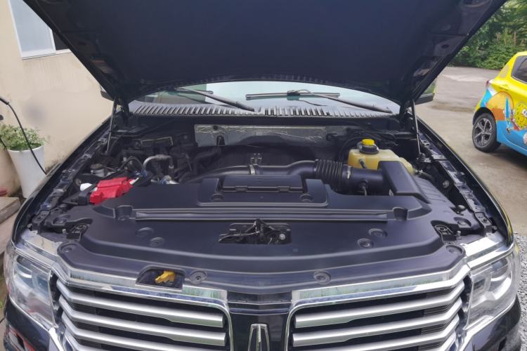 Used Lincoln Navigator 2016 3.5T AWD Engine Bay