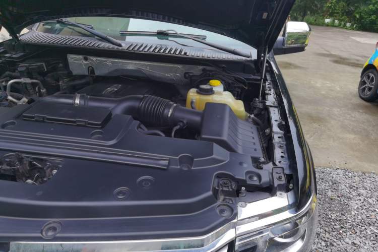 Used Lincoln Navigator 2016 3.5T AWD Engine Bay Left