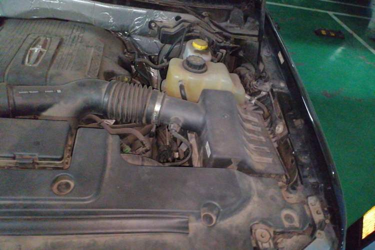Used Lincoln Navigator 2016 3.5T AWD Engine Bay Left