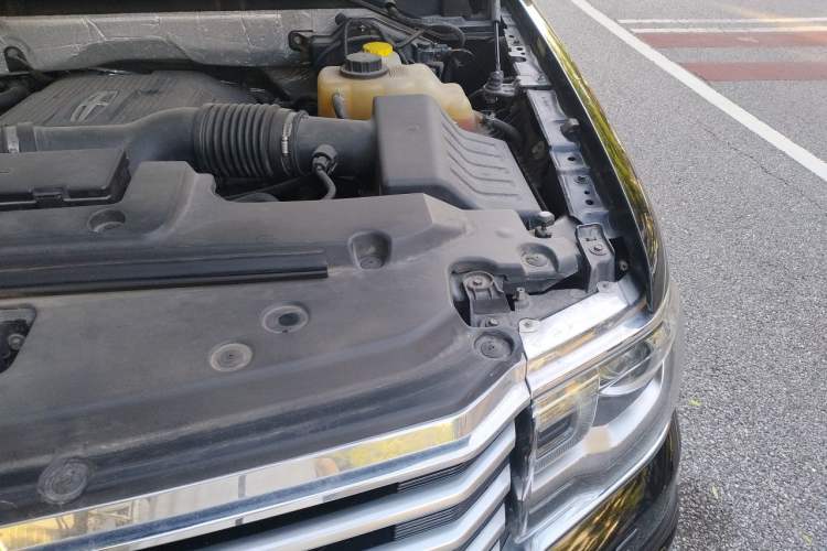 Used Lincoln Navigator 2016 3.5T AWD Engine Bay Left