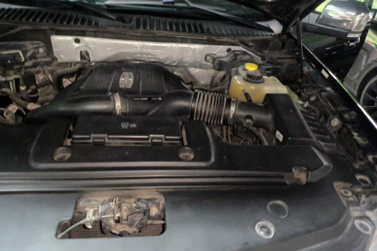 Used Lincoln Navigator 2016 3.5T AWD Engine Bay Left