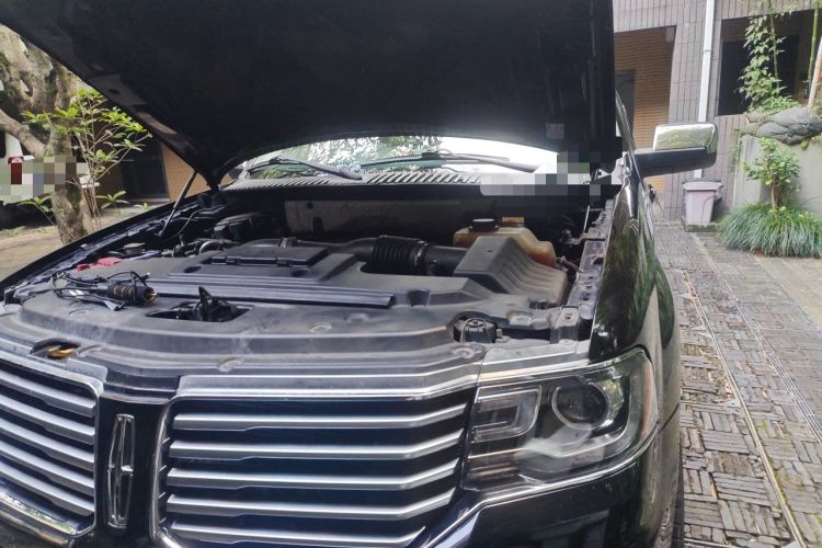 Used Lincoln Navigator 2016 3.5T AWD Engine Bay Left