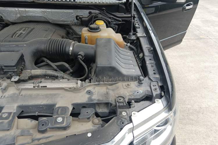 Used Lincoln Navigator 2016 3.5T AWD Engine Bay Left