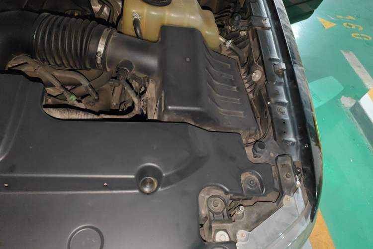 Used Lincoln Navigator 2016 3.5T AWD Engine Bay Left