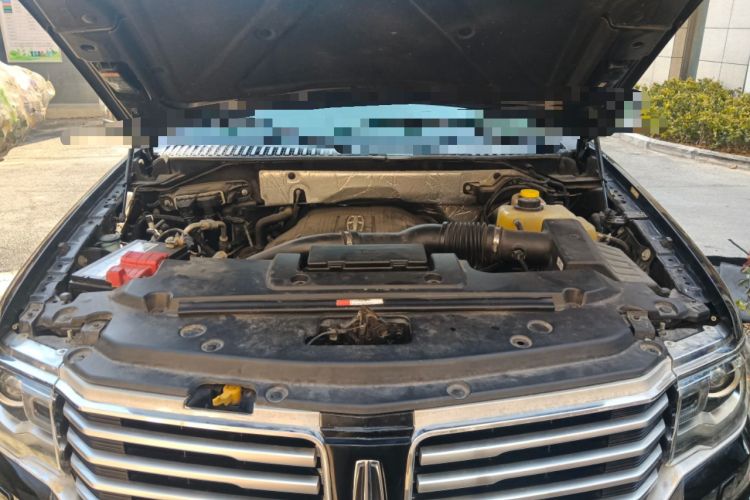 Used Lincoln Navigator 2016 3.5T AWD Engine Bay