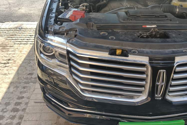 Used Lincoln Navigator 2016 3.5T AWD Engine Bay Right