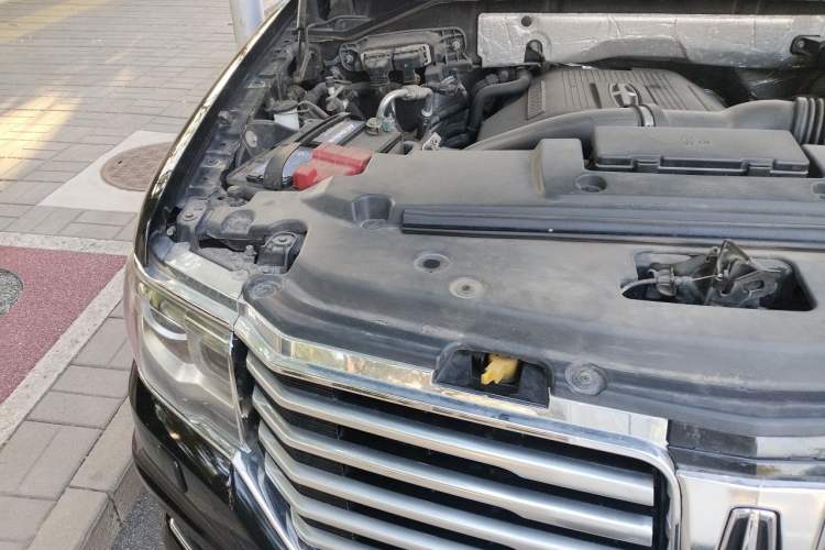 Used Lincoln Navigator 2016 3.5T AWD Engine Bay Right