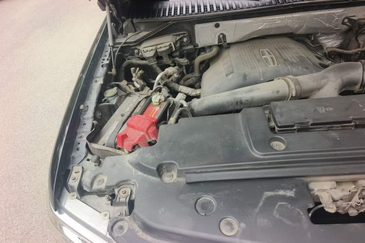 Used Lincoln Navigator  Engine Bay Right
