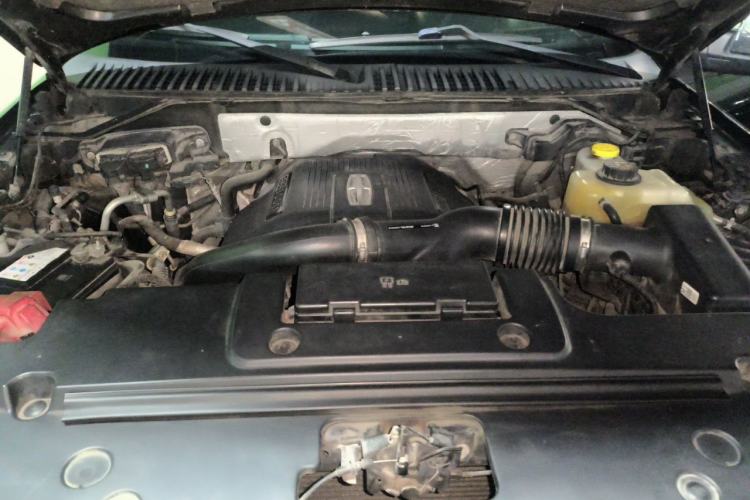Used Lincoln Navigator 2016 3.5T AWD Engine Bay