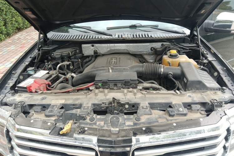 Used Lincoln Navigator 2016 3.5T AWD Engine Bay