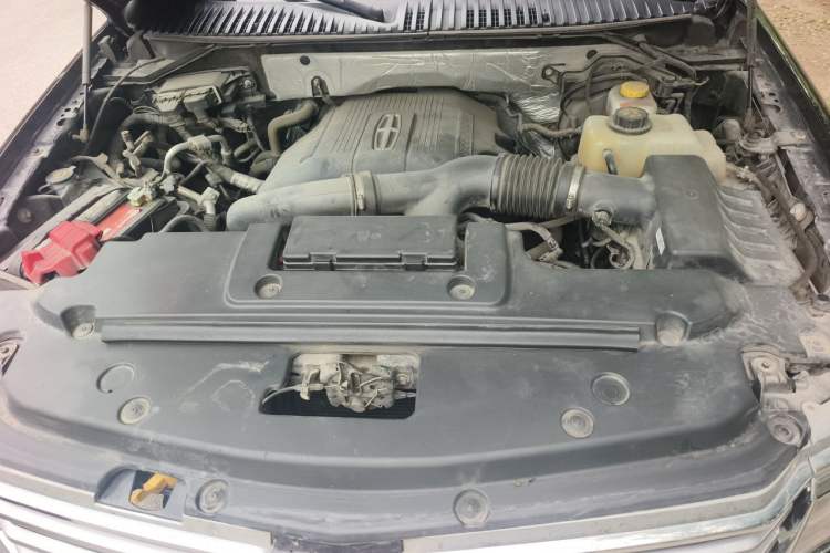 Used Lincoln Navigator  Engine Bay