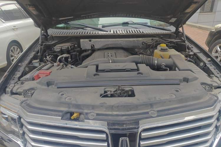 Used Lincoln Navigator 2016 3.5T AWD Engine Bay