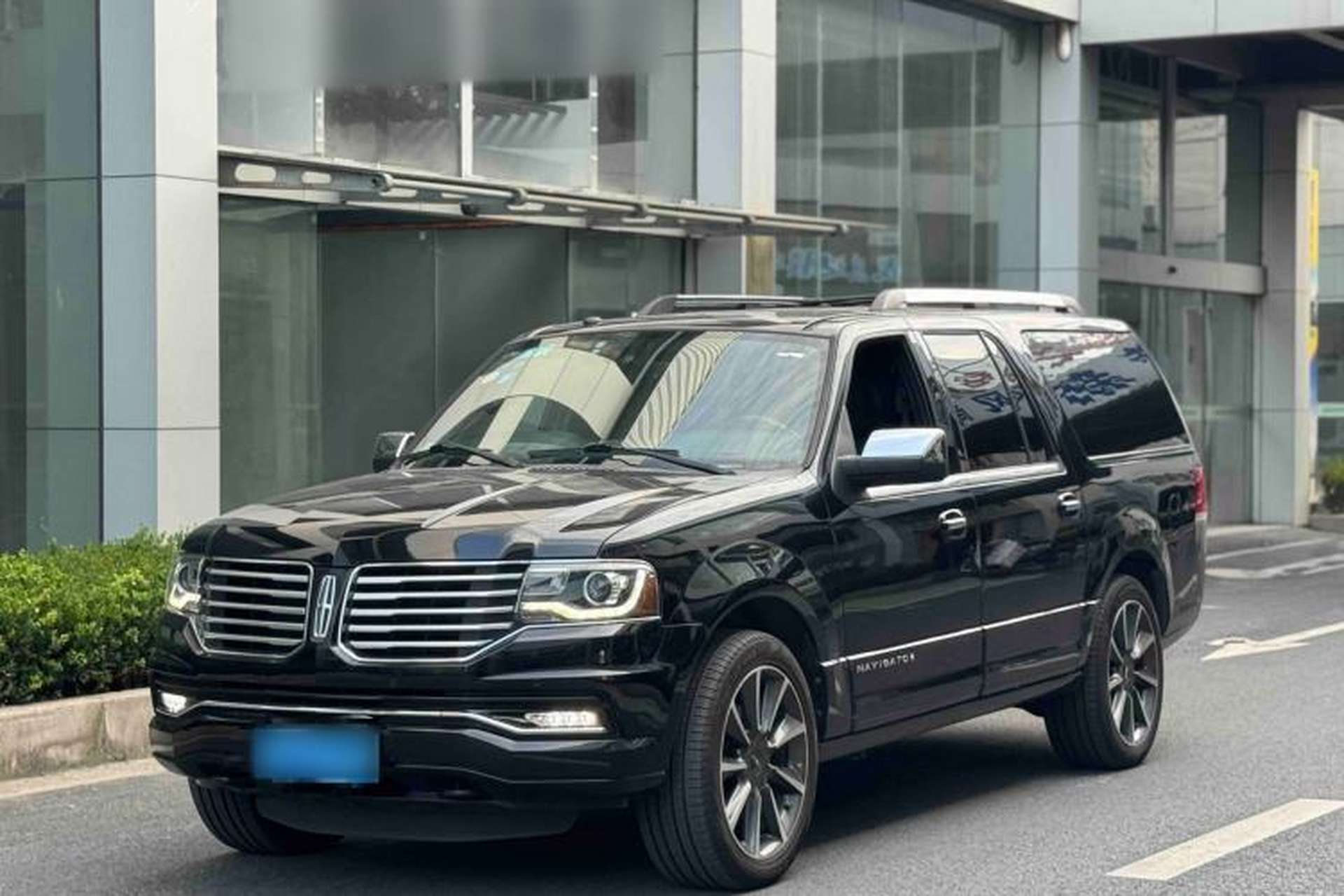 Used Lincoln Navigator 2016 3.5T AWD Front Left 45 Deg