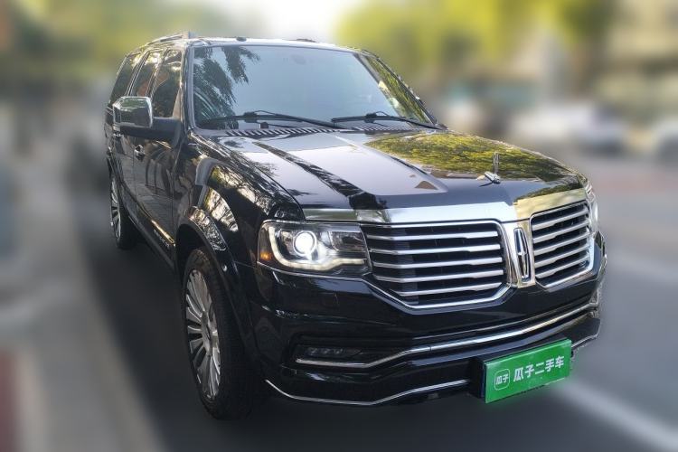 Used Lincoln Navigator 2016 3.5T AWD Front Right 45 Deg