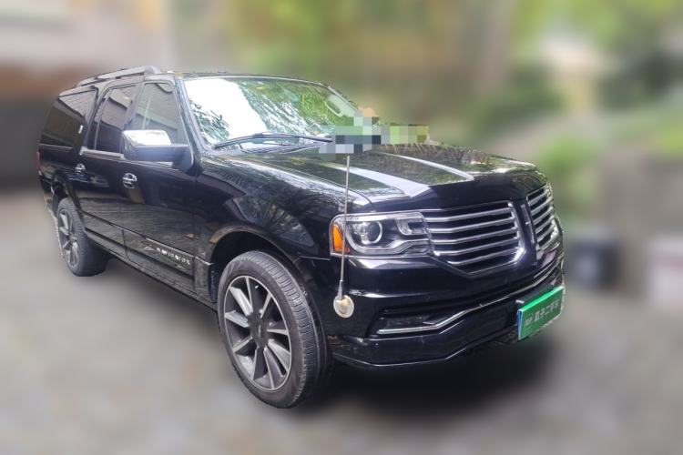 Used Lincoln Navigator 2016 3.5T AWD Front Right 45 Deg