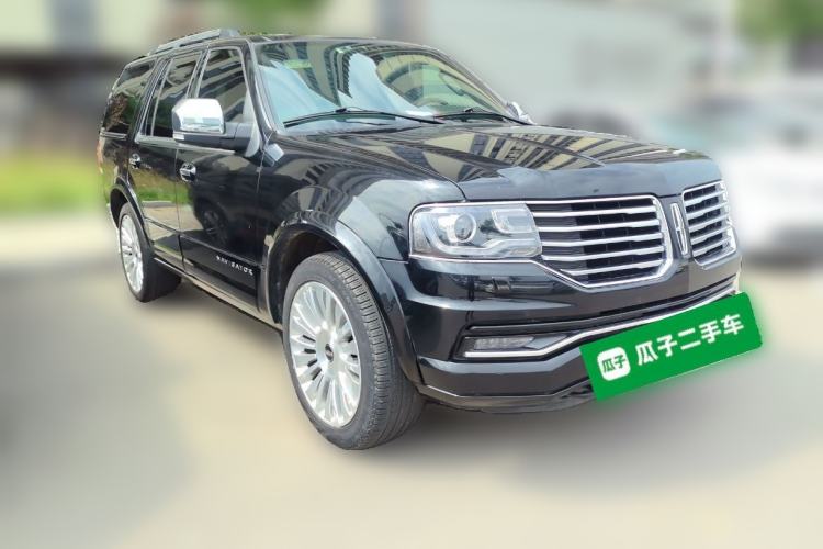 Used Lincoln Navigator 2016 3.5T AWD Front Right 45 Deg