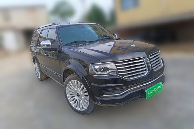 Used Lincoln Navigator 2016 3.5T AWD Front Right 45 Deg