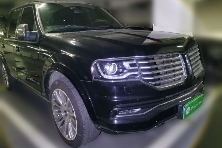 Used Lincoln Navigator 2016 3.5T AWD Front Right 45 Deg