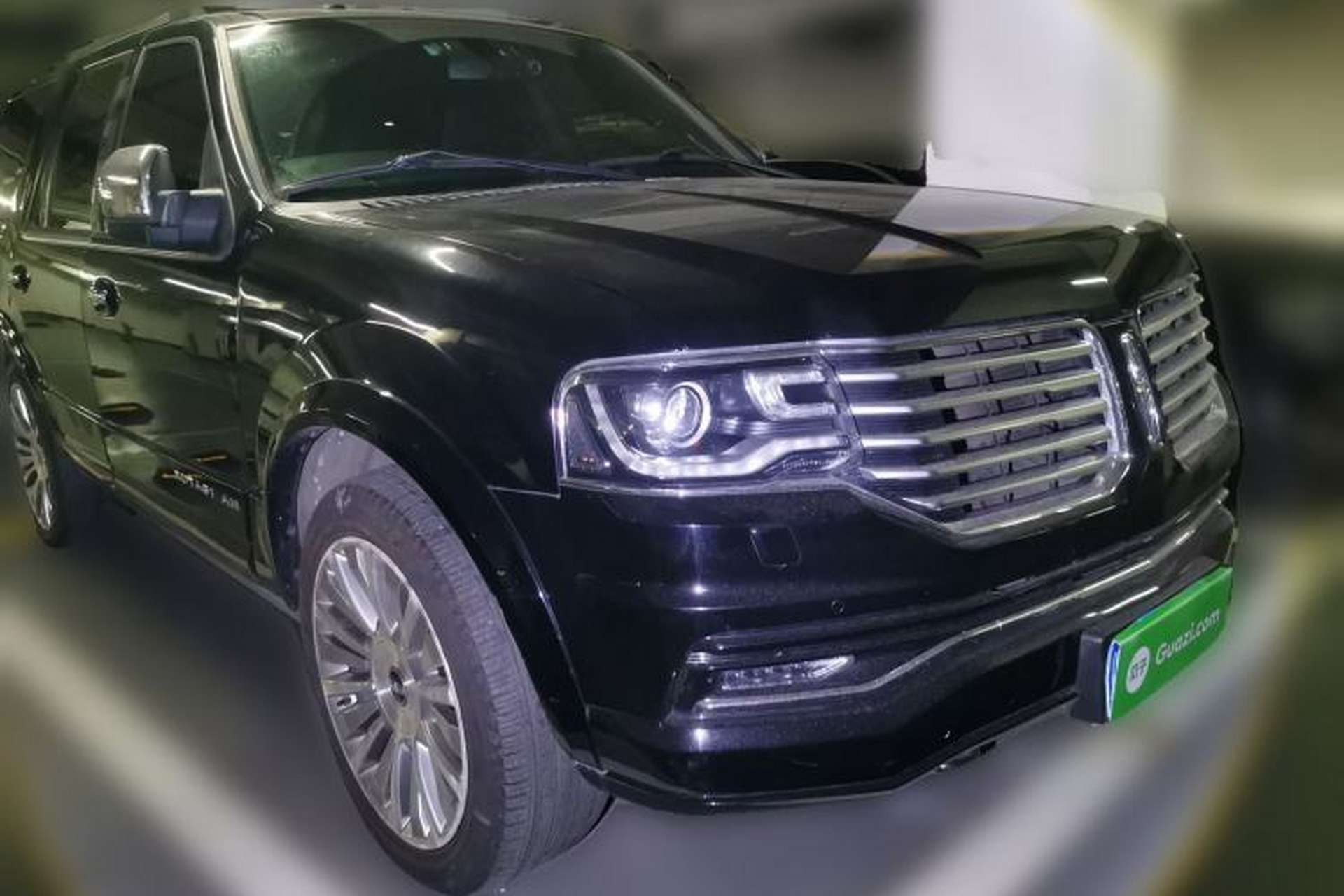 Used Lincoln Navigator 2016 3.5T AWD Front Right 45 Deg