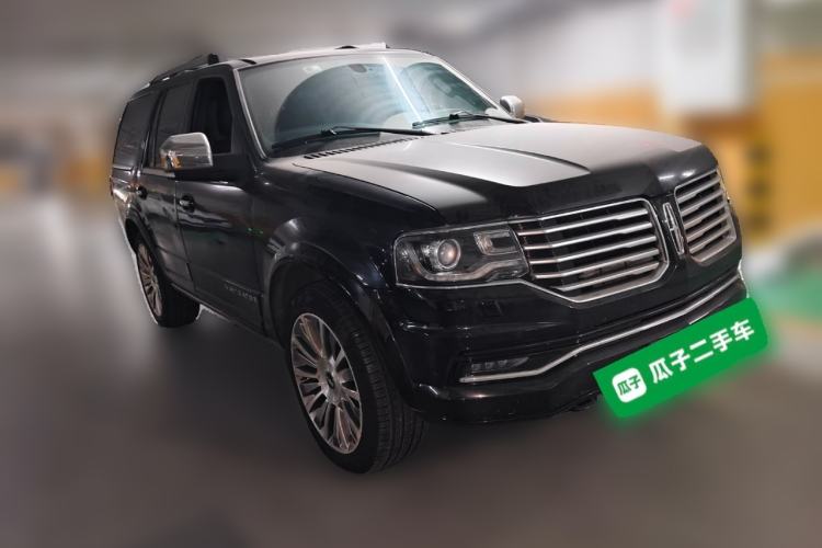 Used Lincoln Navigator 2016 3.5T AWD Front Right 45 Deg