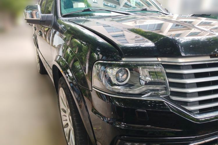 Used Lincoln Navigator 2016 3.5T AWD Front Right 45 Deg