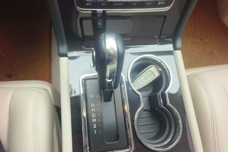 Used Lincoln Navigator  Gear Lever
