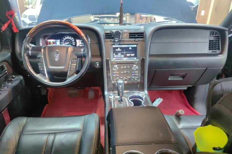 Used Lincoln Navigator 2016 3.5T AWD Interior 2