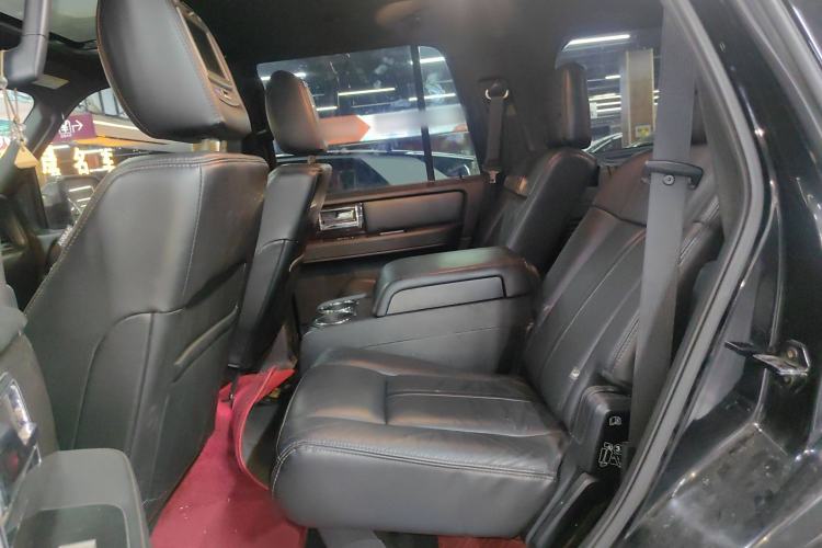 Used Lincoln Navigator 2016 3.5T AWD Interior 4