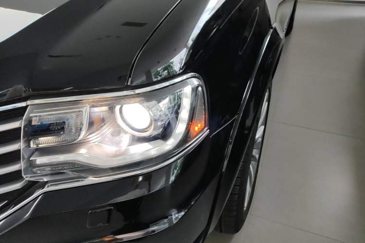Used Lincoln Navigator 2016 3.5T AWD Left Front Headlight