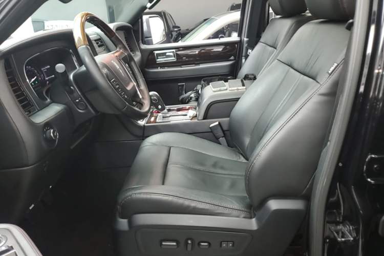 Used Lincoln Navigator 2016 3.5T AWD Left Front Seat