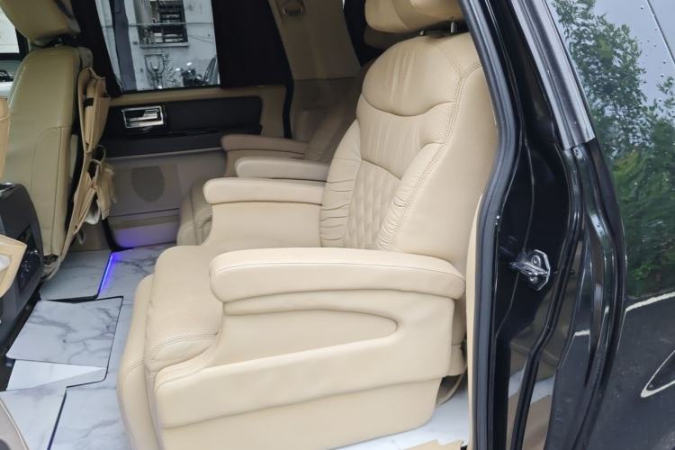 Used Lincoln Navigator 2016 3.5T Diplomat U.S. Specification Left Rear Seat