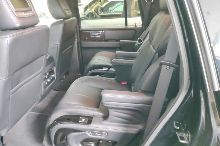 Used Lincoln Navigator 2016 3.5T AWD Left Rear Seat