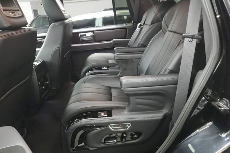 Used Lincoln Navigator 2016 3.5T AWD Left Rear Seat